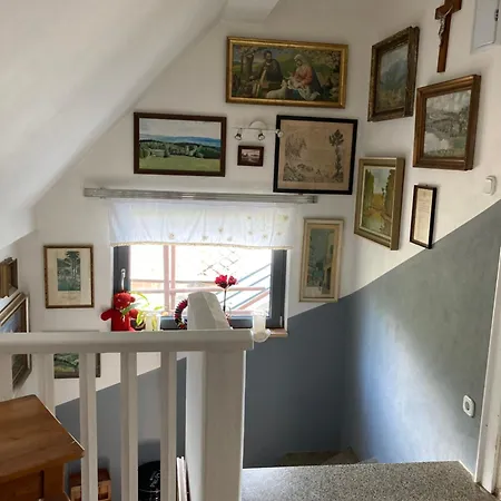 Pod Lesem Apartment